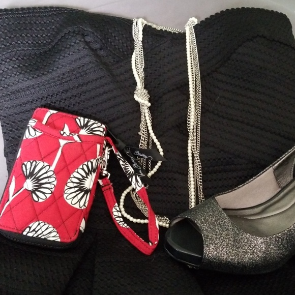 Vera Bradley Handbags - Vera Bradley Red Wristlet